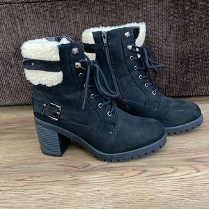 Mudd block heel black lace up ankle boots with faux shearling